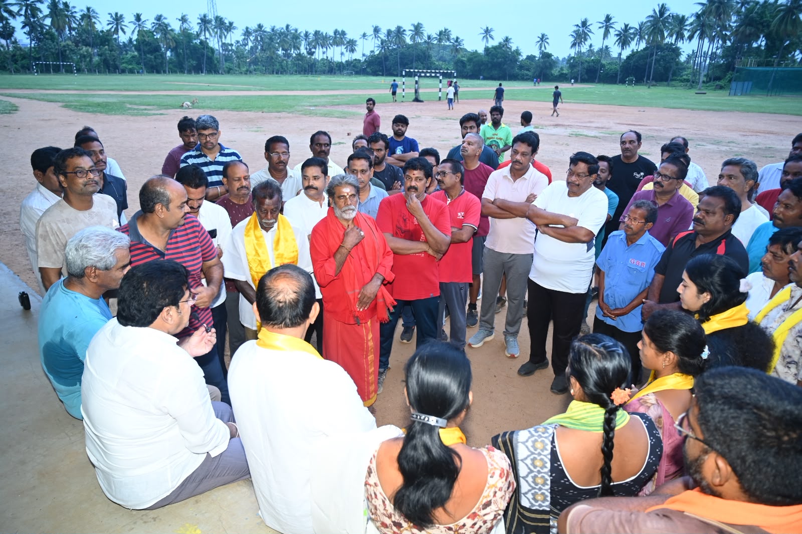 వాకర్స్‌ను కలిసి కూటమి అభ్యర్థులకు మద్దతు కోరిన ఎమ్మెల్యే రామకృష్ణారెడ్డి