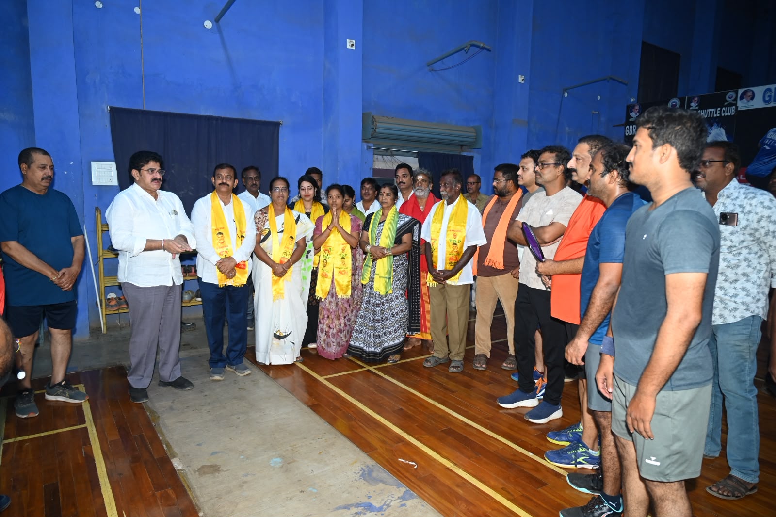 వాకర్స్‌ను కలిసి కూటమి అభ్యర్థులకు మద్దతు కోరిన ఎమ్మెల్యే రామకృష్ణారెడ్డి