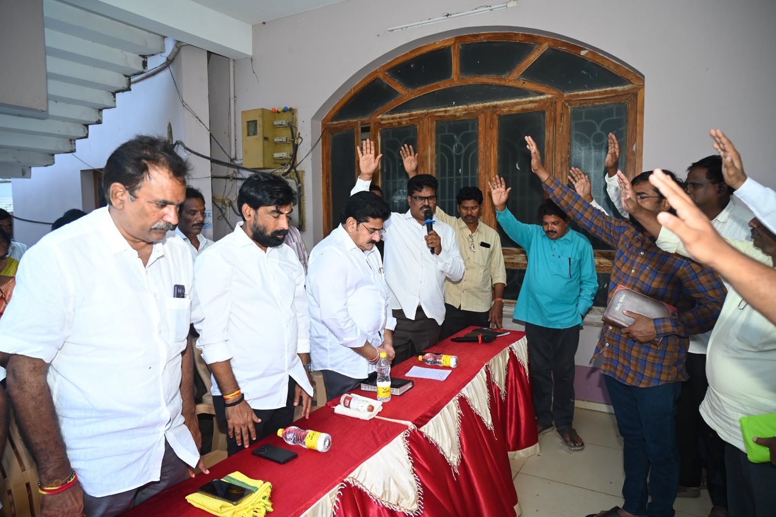 పెదపూడి పాస్టర్స్ ఫెలోషిప్ సభ్యులతో ఎమ్మెల్యే నల్లమిల్లి సమావేశం