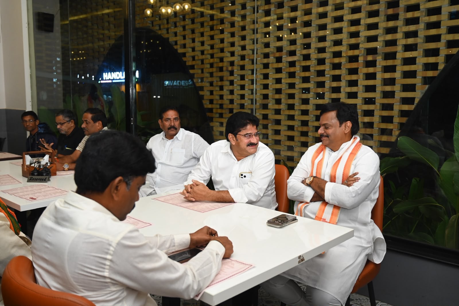 బీజేపీ రాష్ట్ర అధ్యక్షుడు మాధవ్‌తో ఎమ్మెల్యే నల్లమిల్లి భేటీ