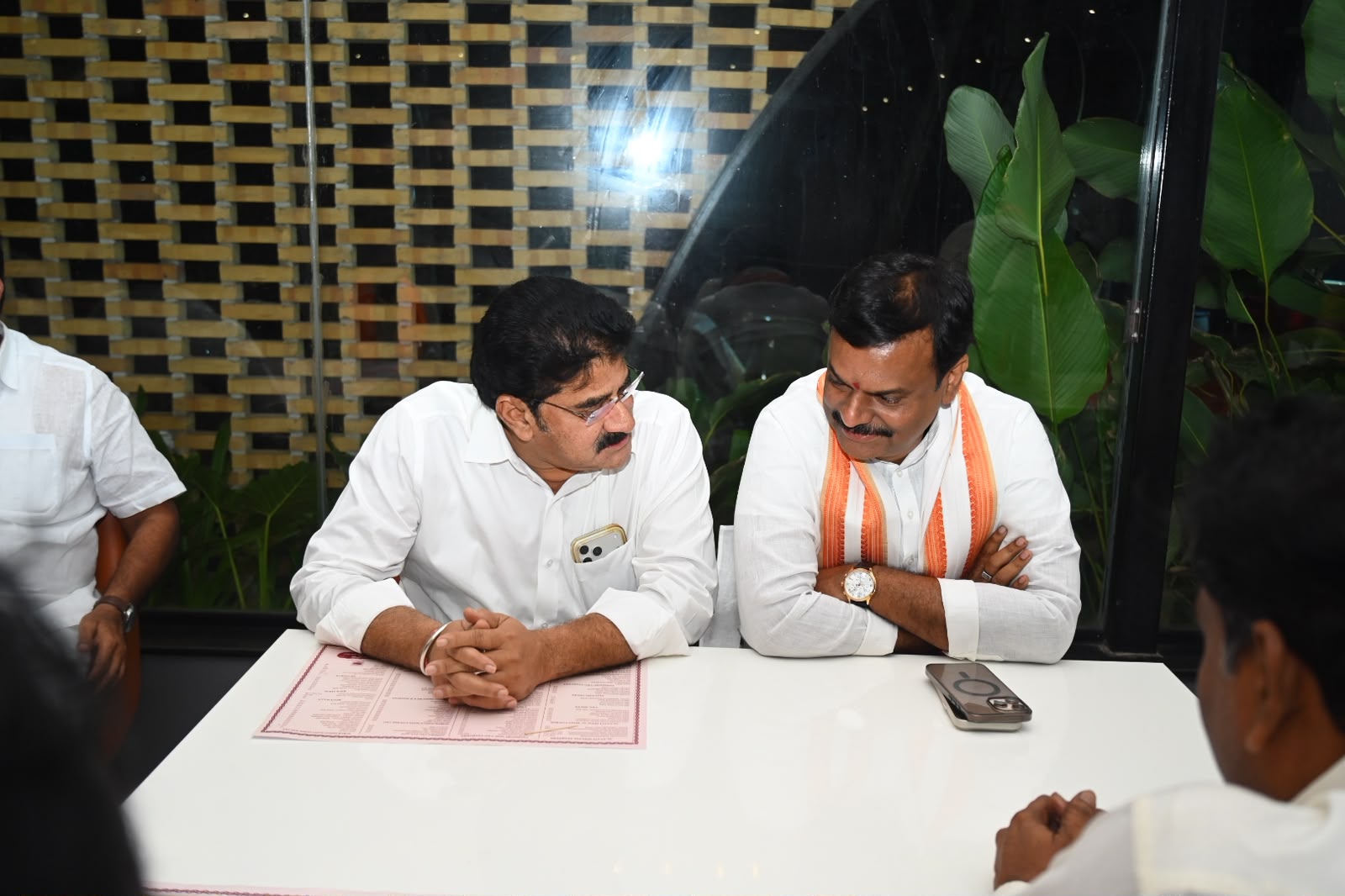 బీజేపీ రాష్ట్ర అధ్యక్షుడు మాధవ్‌తో ఎమ్మెల్యే నల్లమిల్లి భేటీ