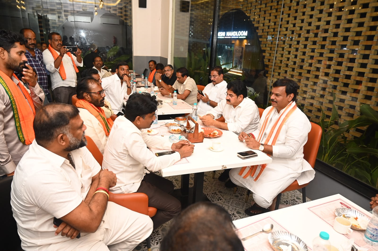బీజేపీ రాష్ట్ర అధ్యక్షుడు మాధవ్‌తో ఎమ్మెల్యే నల్లమిల్లి భేటీ