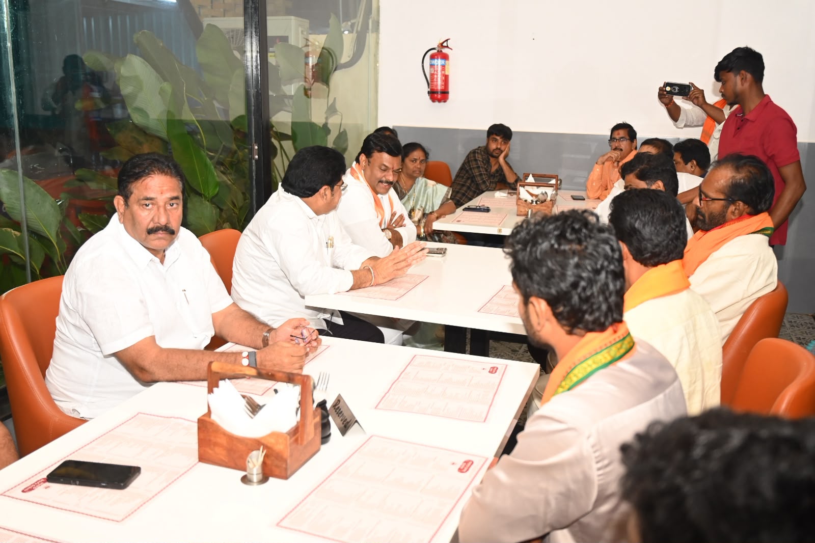 బీజేపీ రాష్ట్ర అధ్యక్షుడు మాధవ్‌తో ఎమ్మెల్యే నల్లమిల్లి భేటీ
