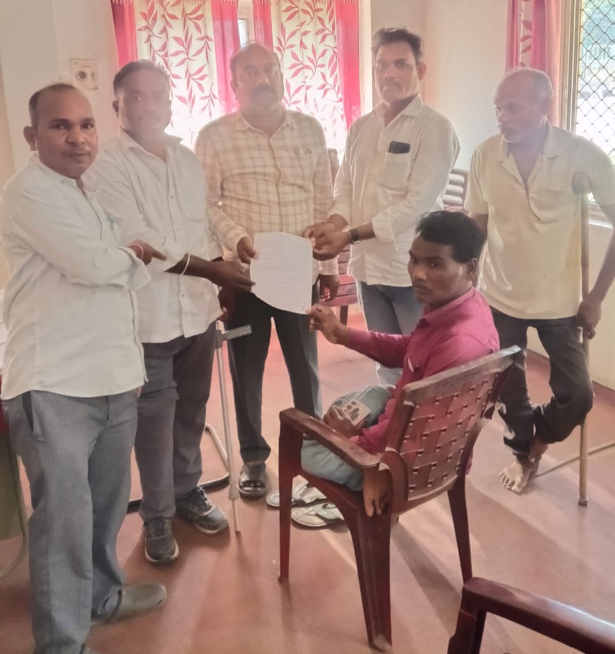 వికలాంగులకు ఇందిరమ్మ ఇళ్లు కేటాయించాలని వినతి