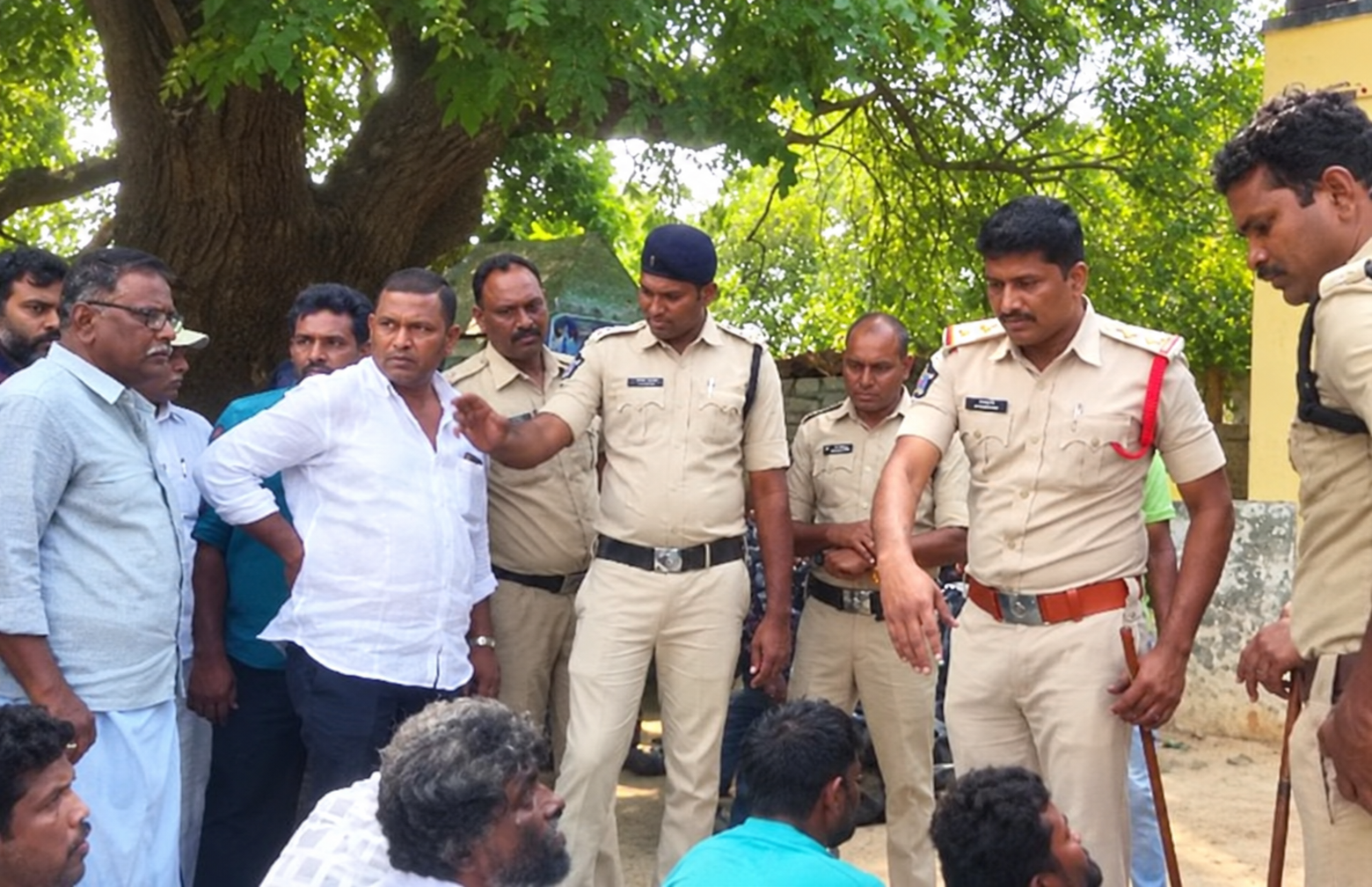 నందిపాడు జడ్పీహెచ్‌ఎస్‌లో ఉద్రిక్తత.. చైర్మన్ ఎన్నికలు వాయిదా