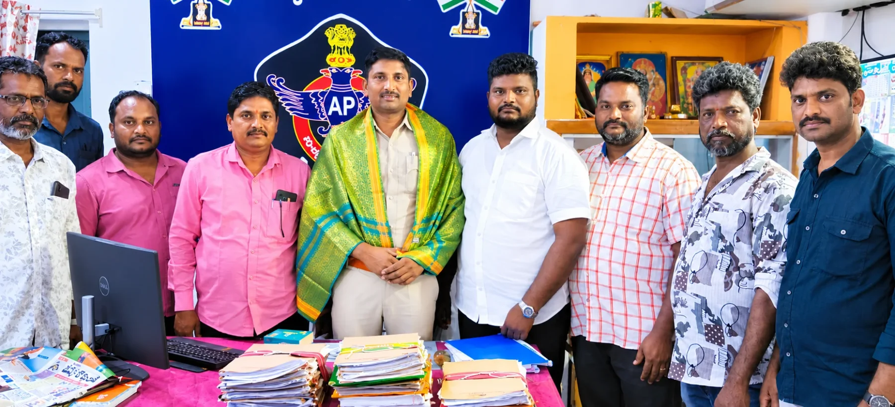 దుత్తలూరు నూతన ఎస్‌ఐను మర్యాదపూర్వకంగా కలిసిన జనసేన నేతలు