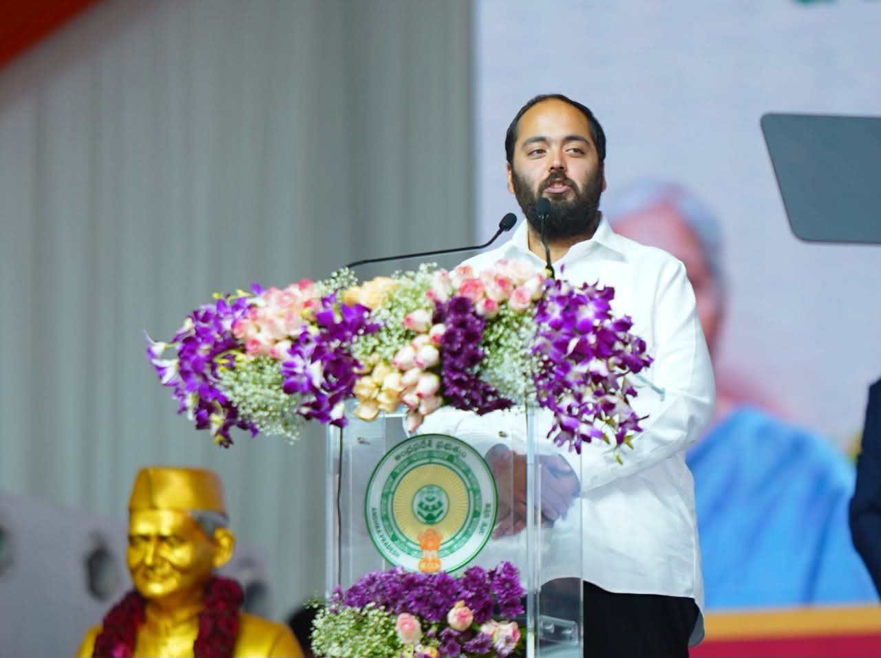 మజ్జి శ్రీనివాసరావును కలిసిన బొబ్బిలి ఎమ్మెల్యే బేబీనాయణ