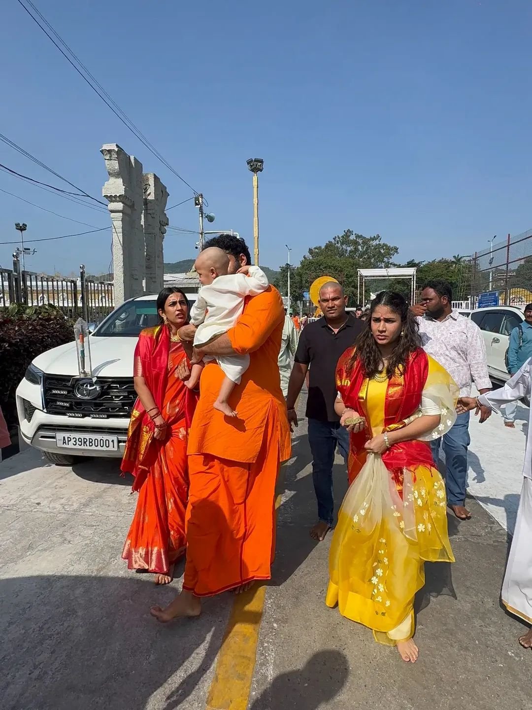 కల్కి భగవాన్ పార్థివ దేహానికి MLAల నివాళి