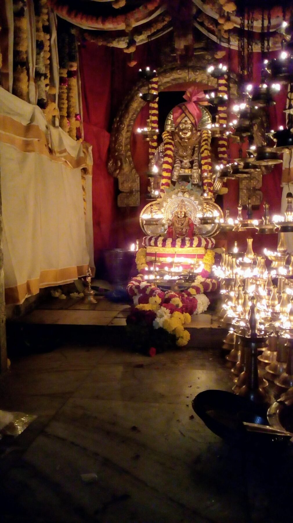 సదుం అయ్యప్ప సన్నిధిలో మాలధారణల కోలాహలం (స్వామివారి దర్శనానికి, దీక్షలు స్వీకరించేందుకు పోటెత్తిన భక్తులు)