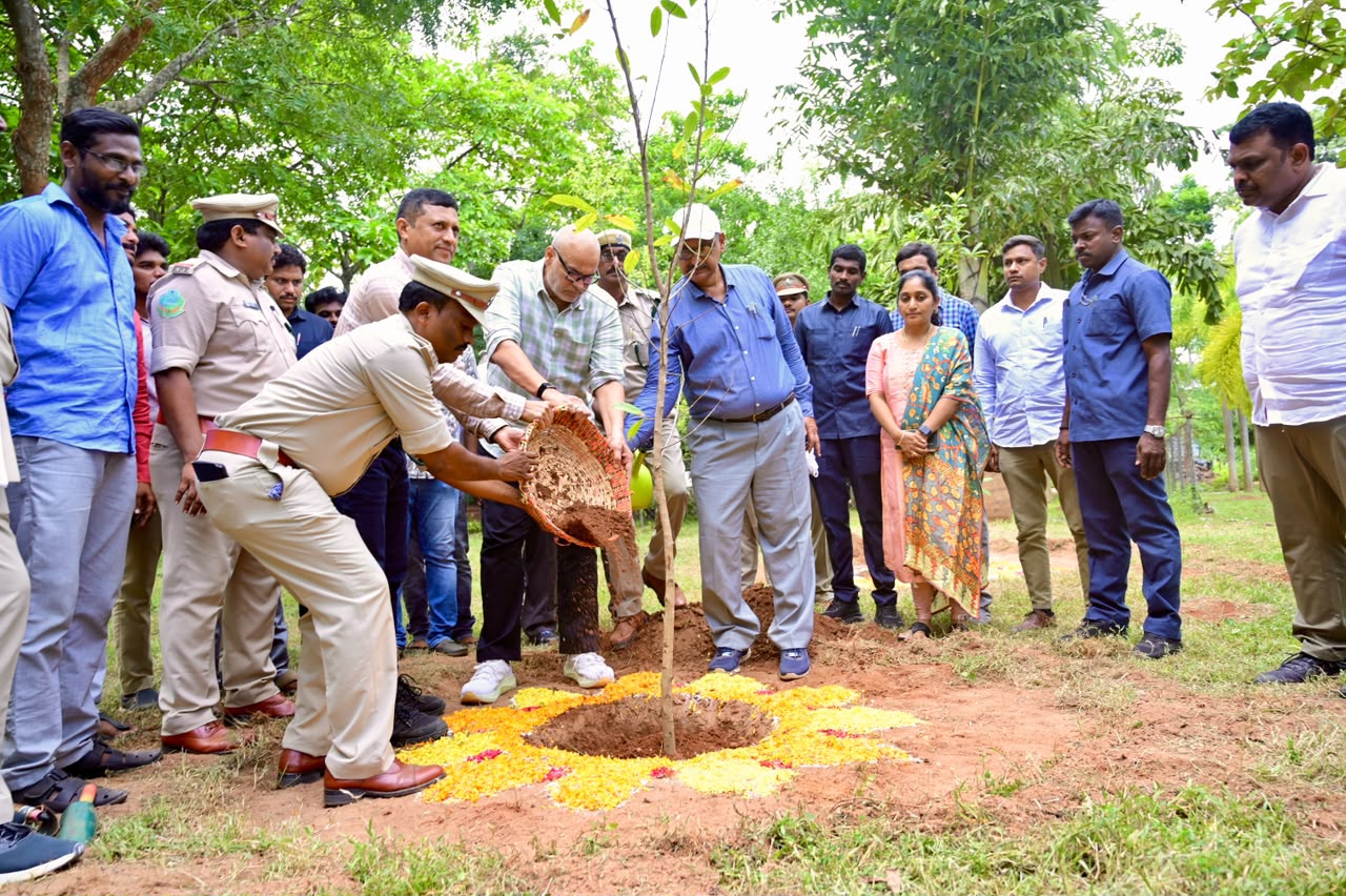 రాష్ట్రాన్ని పచ్చదనంతో సస్యశ్యామలం చేద్దాం • హరిత ఆంధ్రప్రదేశ్‌ నిర్మాణానికి కడియం నర్సరీ రైతుల భాగస్వామ్యం