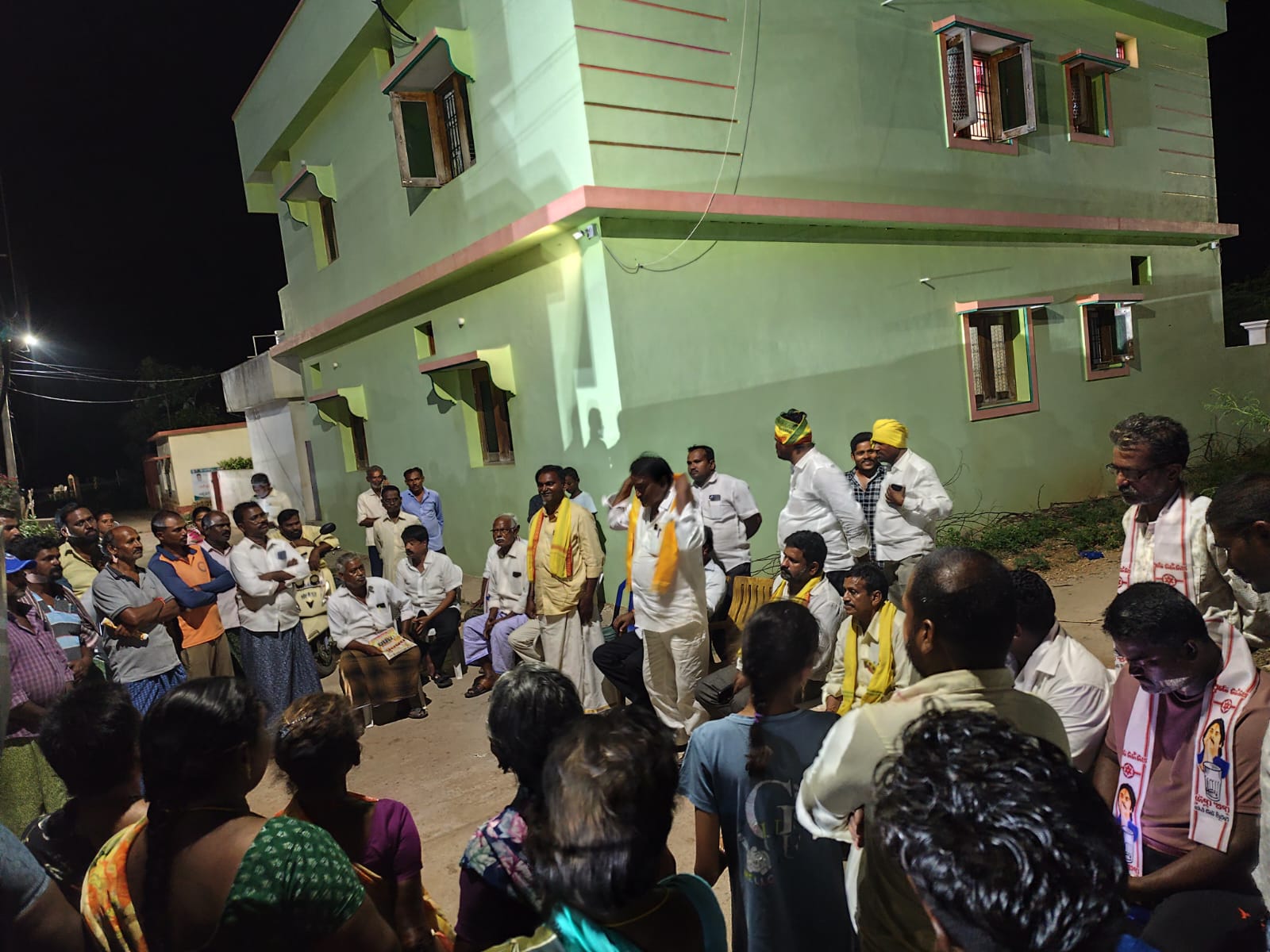 ప్రచారం లో దూసుకోపోతున్న జడ్పీటీసీ అభ్యర్థి విజయ రామిరెడ్డి