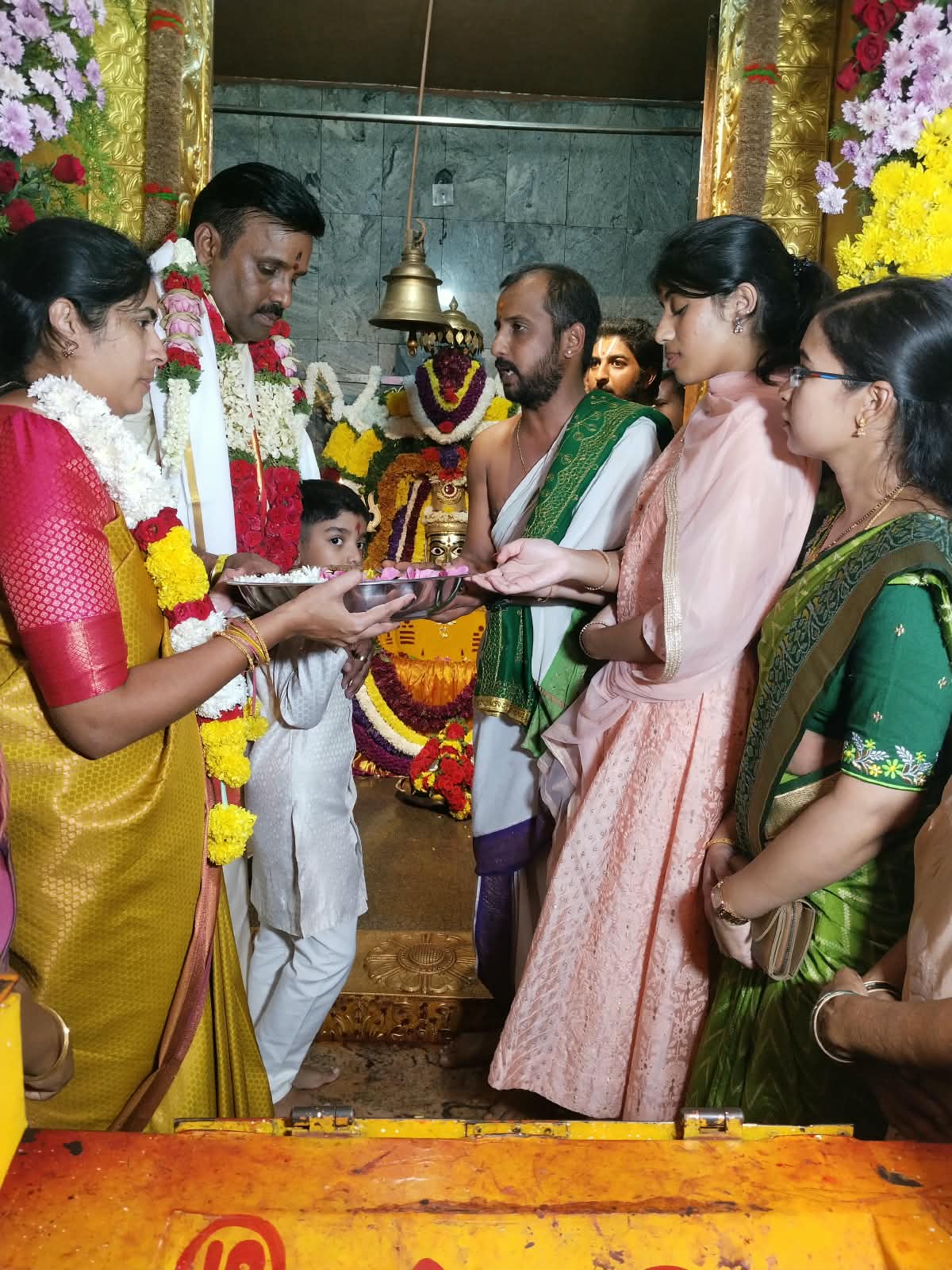 బోయకొండ గంగమ్మ తల్లికి పట్టువస్త్రాలు సమర్పించిన టీడీపీ ఇన్‌ఛార్జ్ వై. మధుసూదన్ నాయుడు