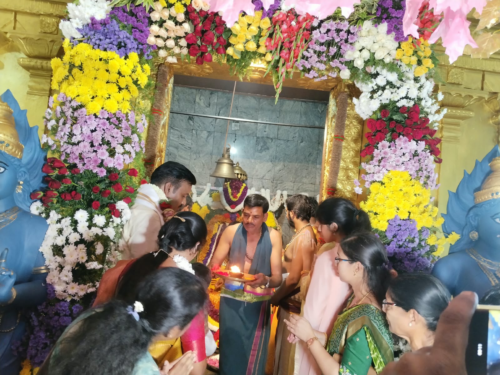 బోయకొండ గంగమ్మ తల్లికి పట్టువస్త్రాలు సమర్పించిన టీడీపీ ఇన్‌ఛార్జ్ వై. మధుసూదన్ నాయుడు