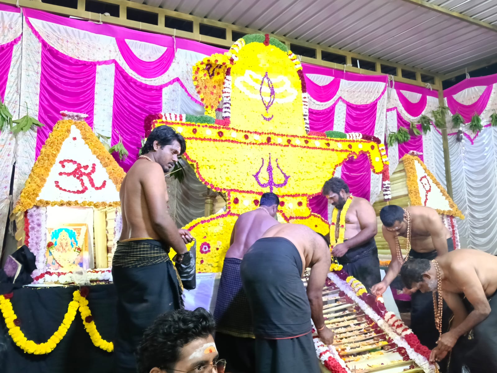 కమ్మపల్లె యూత్ సేవాతత్పరత: వైభవంగా అయ్యప్ప పూజలు, అన్నదానం