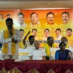 ఏటికొప్పాకలో ఆరు అంగన్వాడీ కేంద్రాల టీచర్లకు సత్కారం