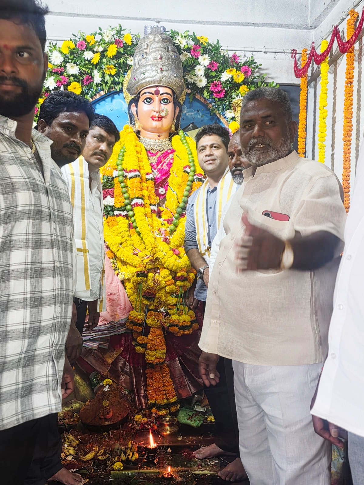 మరిడిమాంబ అమ్మవారిని దర్శించుకున్న నేతలు