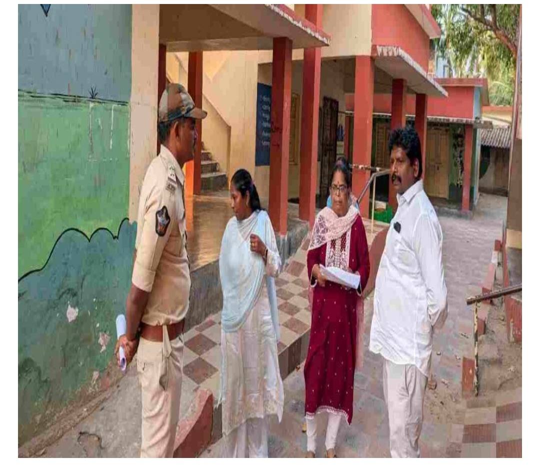 పోలింగ్ కేంద్రాల తనిఖీ.. ఎన్నికల ఏర్పాట్లపై అధికారుల సమీక్ష