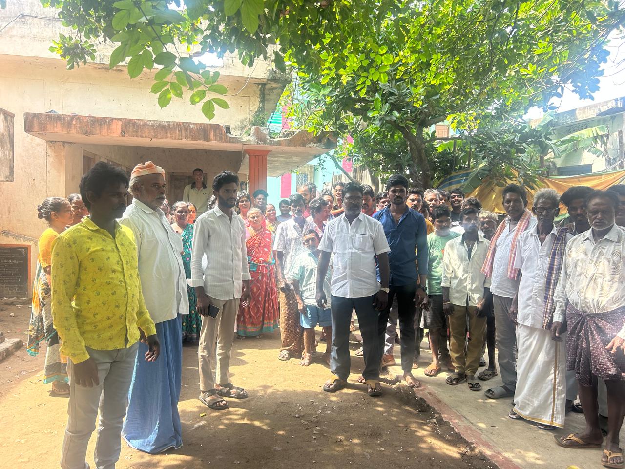 హోప్ ఐలాండ్ వాసులను సురక్షిత ప్రాంతానికి తరలించిన జిల్లా యంత్రాంగం