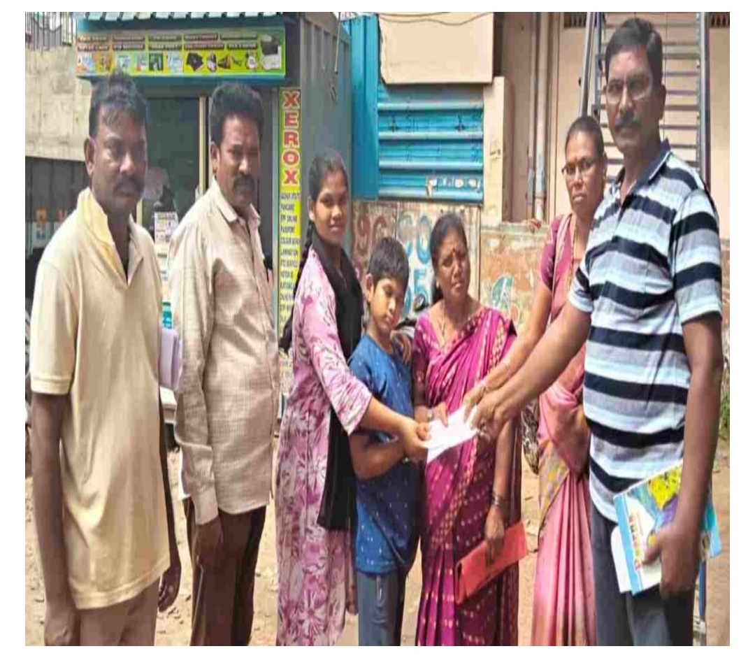 తల్లిదండ్రులను కోల్పోయిన చిన్నారులకు రూ.50 వేల ఆర్థిక సాయం