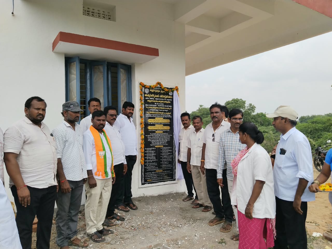 ఏరుకొల్లులో విలేజ్ హెల్త్ క్లినిక్ ప్రారంభం