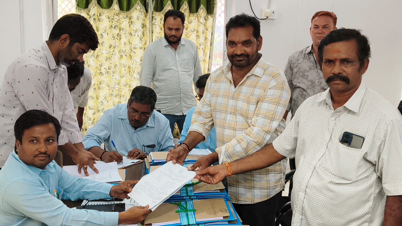 అప్పన్న దొరపాలెం ఎంపీటీసీ వైసీపీ అభ్యర్థిగా గోపిశెట్టి శ్రీనివాసరావు నామినేషన్