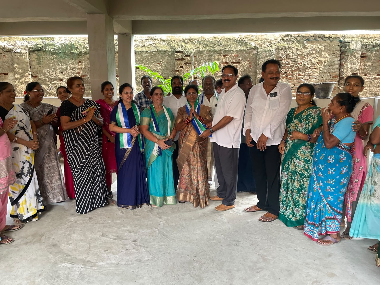 వైఎస్ఆర్ కాంగ్రెస్ పార్టీలో చేరిన CPI నాయకురాలు చాంద్ బేబీ