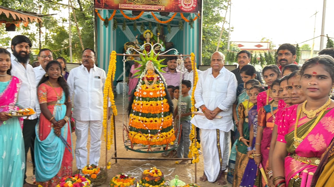 భైంసాలో బతుకమ్మ వేడుకల్లో పాల్గొన్న ఎమ్మెల్యే పవార్ రామారావు పటేల్