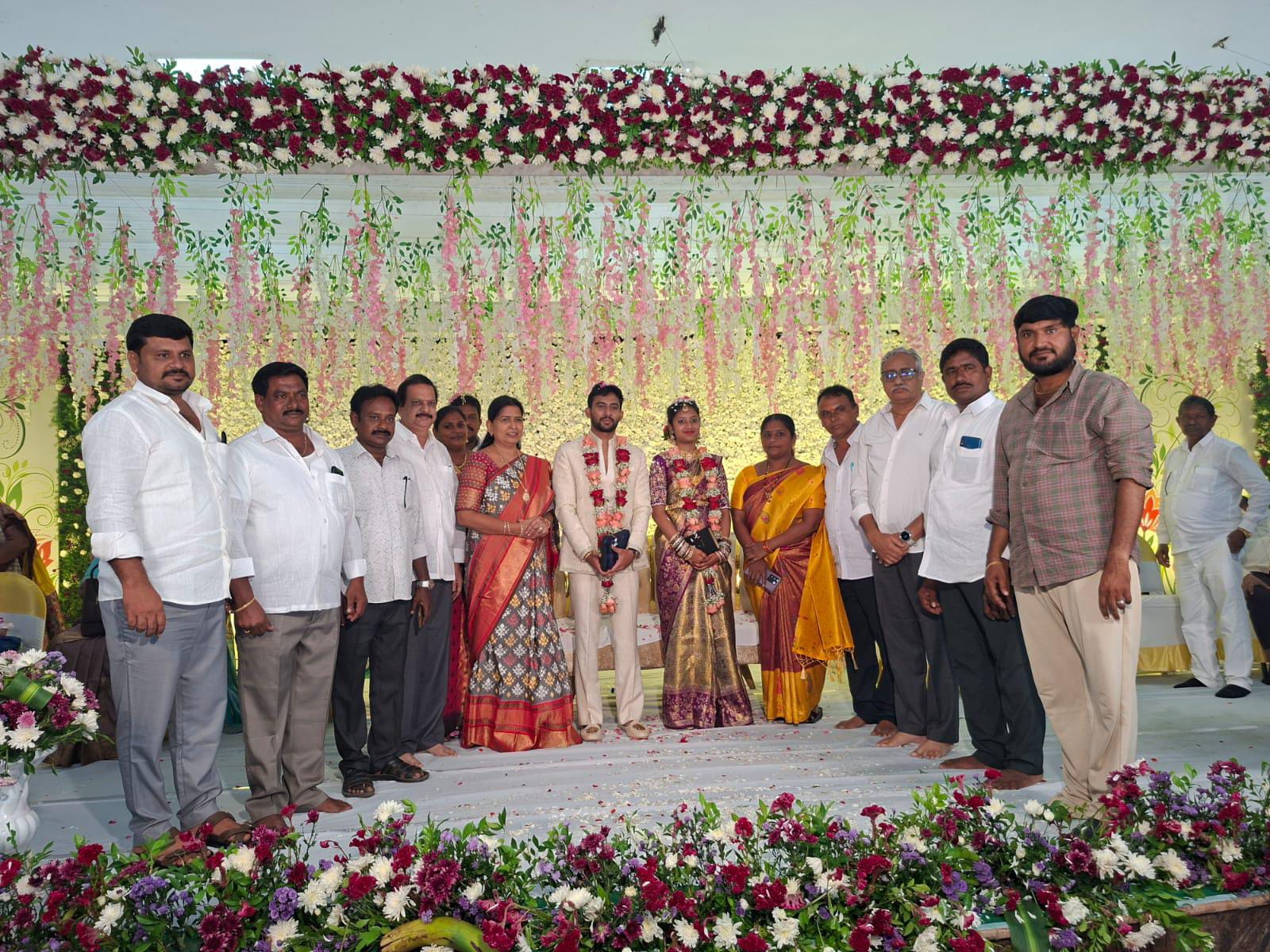 వల్లి రెడ్డి వారి నిశ్చితార్థ వేడుకలు పాల్గొన్న మాజీ హోం మంత్రి తానేటి వనిత