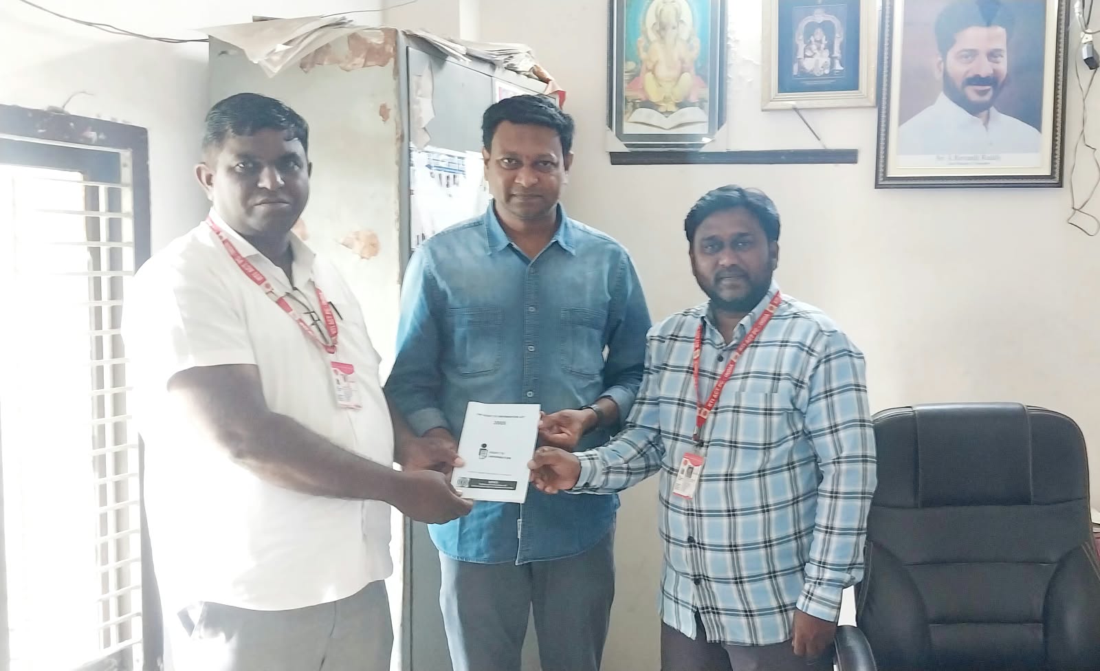 ఆర్టీఐ చట్టంపై ప్రజల్లో అవగాహన పెంచాలి: సమాచార హక్కు చట్ట పరిరక్షణ కమిటీ జిల్లా అధ్యక్షులు సీ.హెచ్. వినోద్
