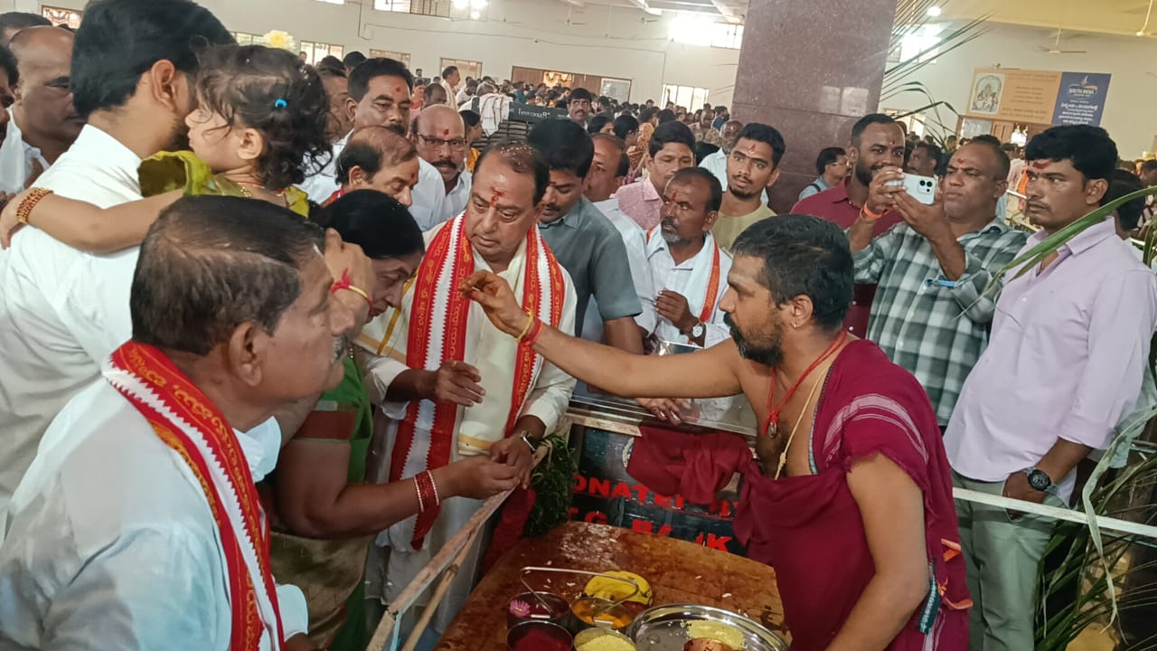 మూల నక్షత్రం సందర్భంగా బాసర సరస్వతి అమ్మవారిని దర్శించుకున్న అల్లోల దంపతులు