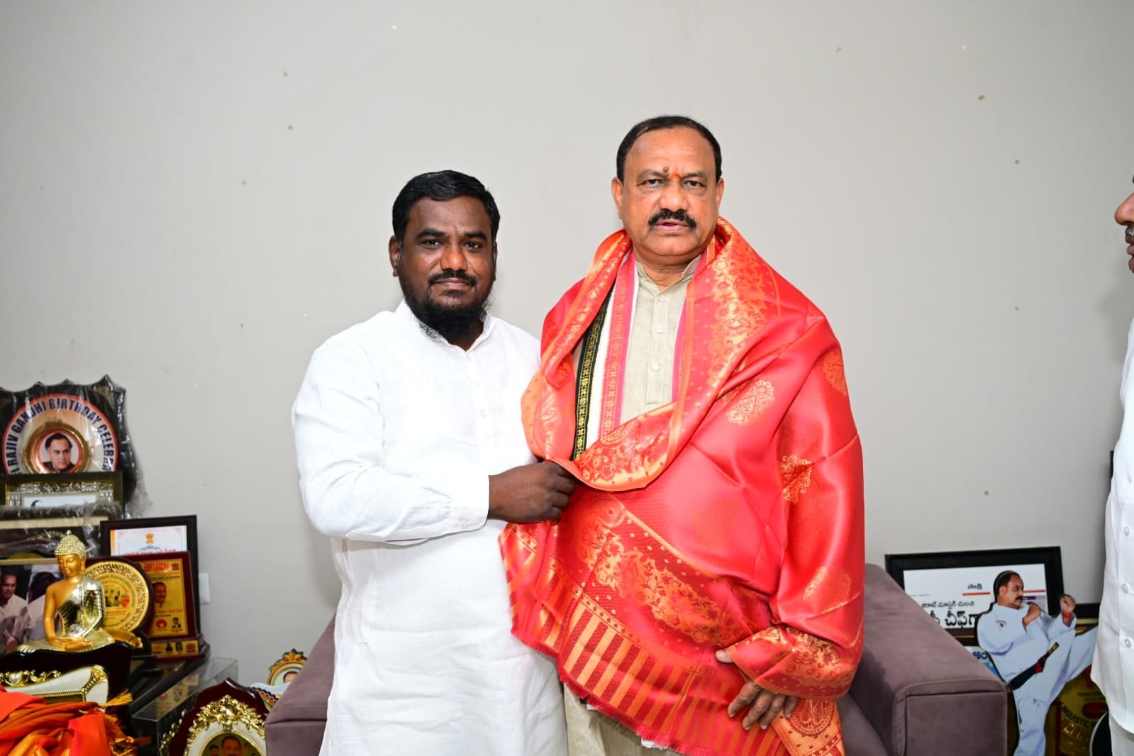 టీపీసీసీ అధ్యక్షుడు మహేష్ కుమార్ గౌడ్, ఏఐసీసీ కార్యదర్శి సచిన్ సావంత్‌తో ఎం.ఏ. లతీఫ్ భేటీ హైదరాబాద్,