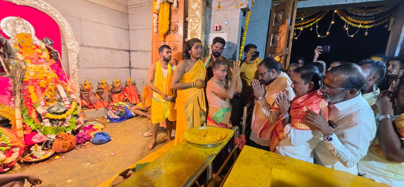 ఆడెలి మహాపోచమ్మ అమ్మవారిని దర్శించుకున్న కూచాడి శ్రీహరి రావు