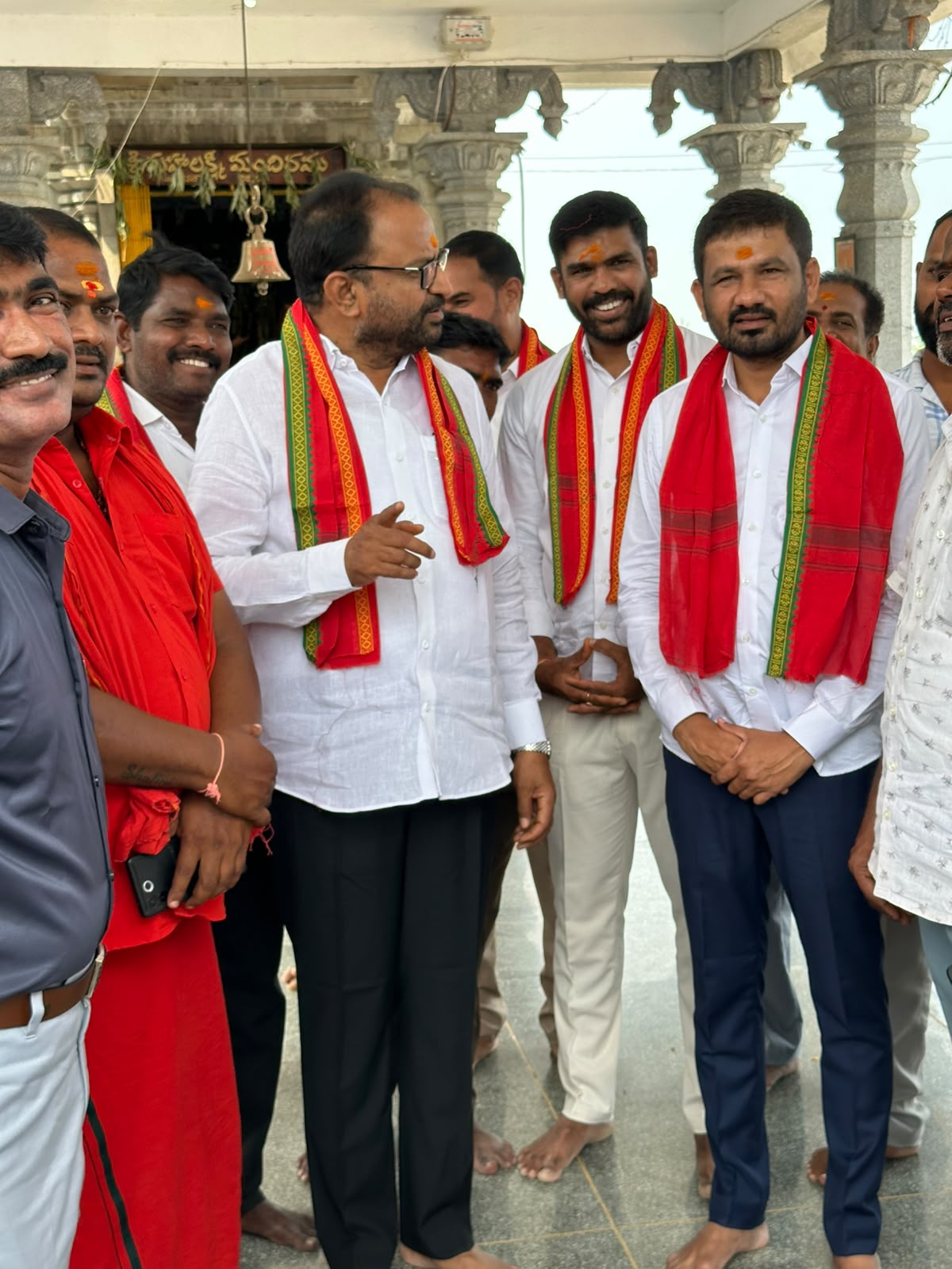 మహాలక్ష్మి ఆలయంలో దుర్గామాతకు ప్రత్యేక పూజలు