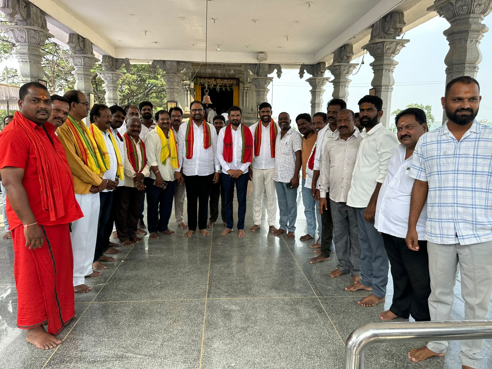మహాలక్ష్మి ఆలయంలో దుర్గామాతకు ప్రత్యేక పూజలు
