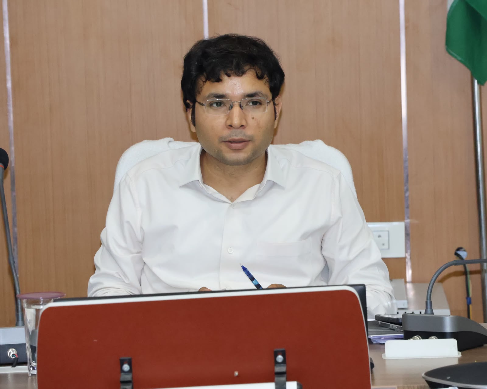 పాఠశాల విద్యార్థి భద్రతలో నిర్లక్ష్యం..కలెక్టర్ తీవ్ర ఆగ్రహం