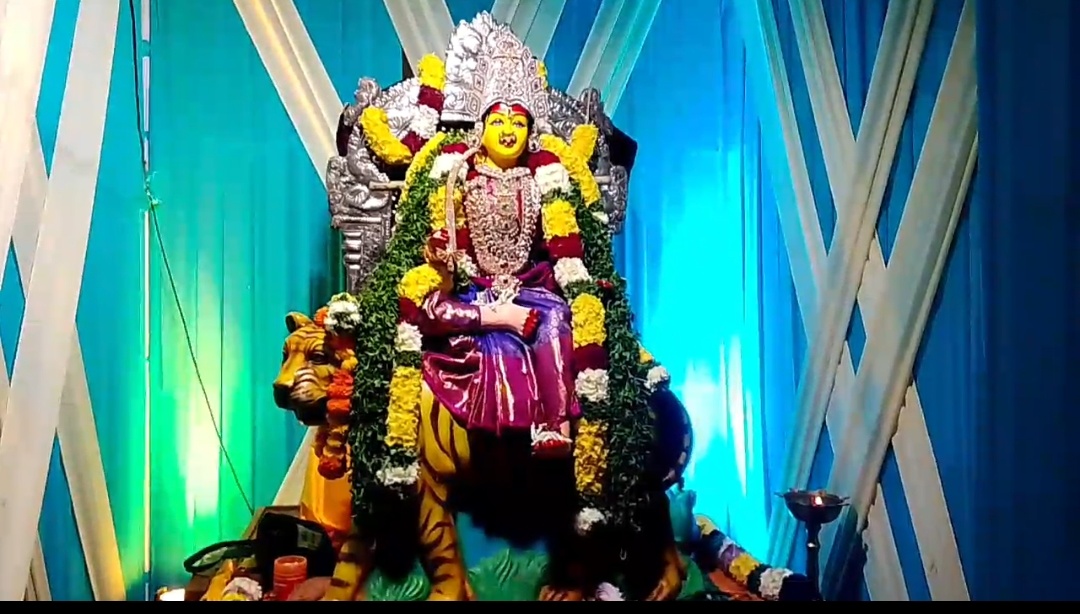 మూలానక్షత్రం సందర్భంగా భక్తులతో కిటకిటలాడుతున్న బాసర ఆలయం