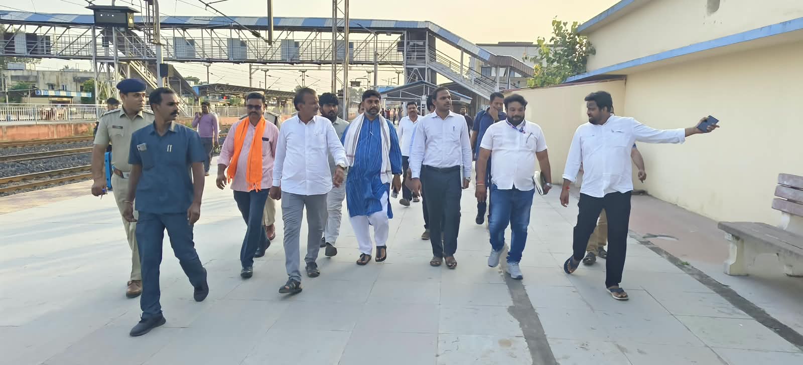 లైఫ్ లైన్ ఎక్స్ ప్రెస్ సేవలు సద్వినియోగం చేసుకోవాలి