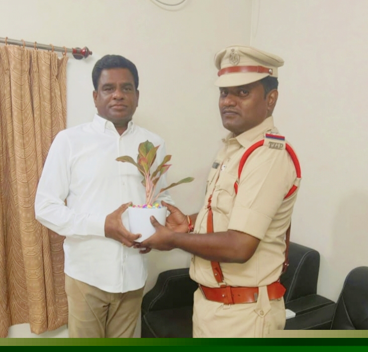 ఎమ్మెల్సీ దండే విఠల్‌ గారిని కలిసిన బెజ్జూర్ ఎస్సై