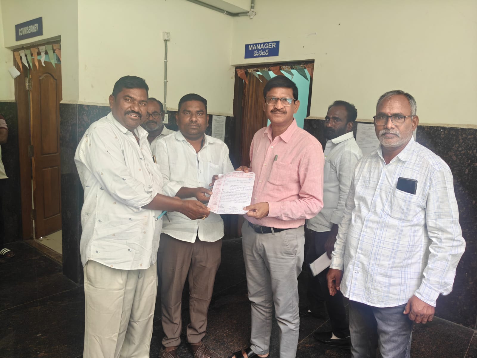 మున్సిపల్ కార్మికుల పెండింగ్ వేతనాలు వెంటనే చెల్లించాలి – సిర్ర దేవేందర్