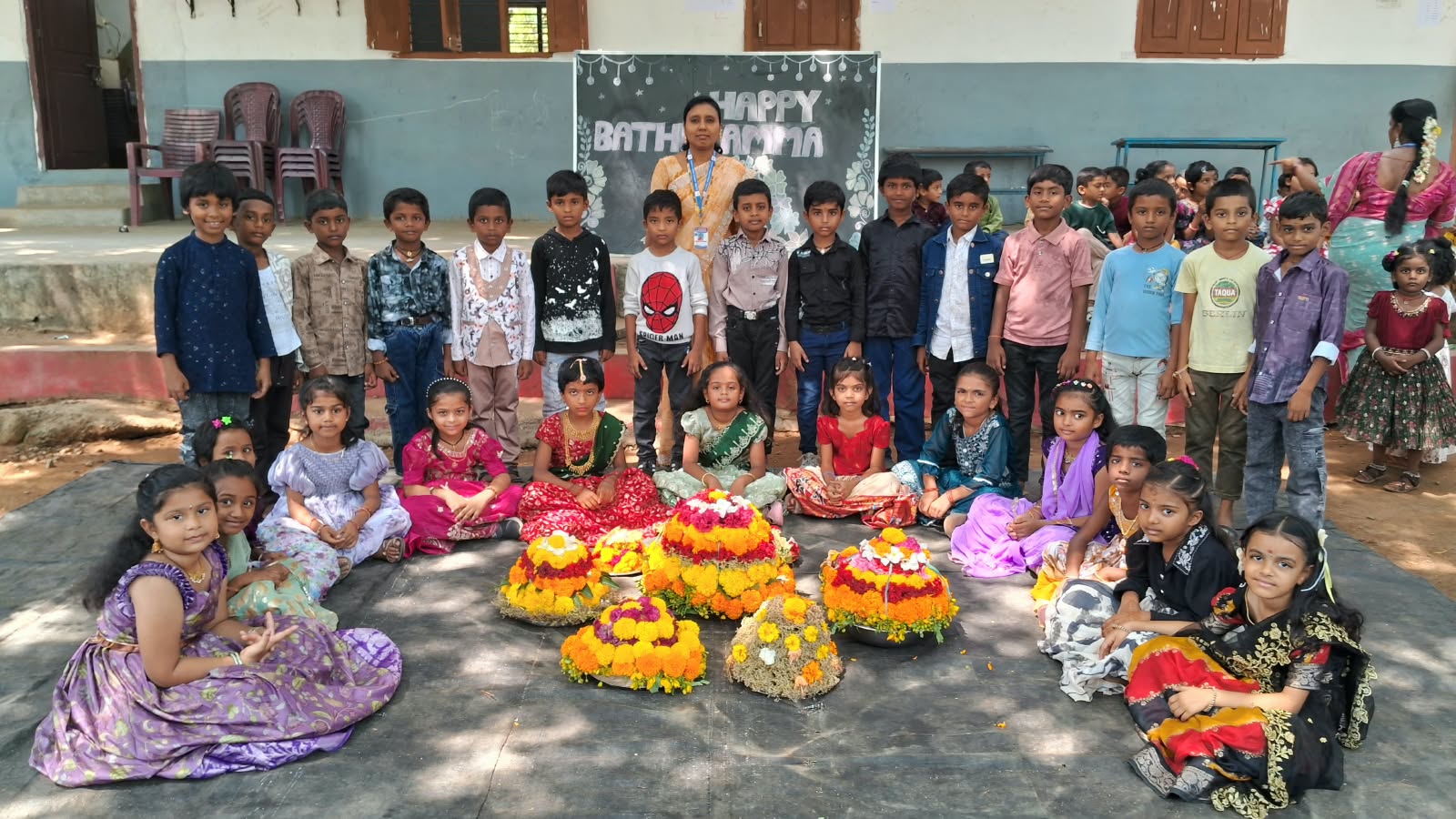 గ్లోబల్ కేరళ మోడల్ స్కూల్‌లో బతుకమ్మ సంబరాలు