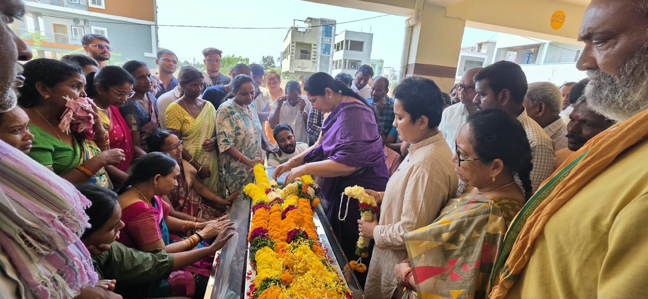 అమెరికా రోడ్డు ప్రమాదంలో మృతి చెందిన దారం సుప్రియకు మాజీ మంత్రి సత్యవతి రాథోడ్ ఘన నివాళులు