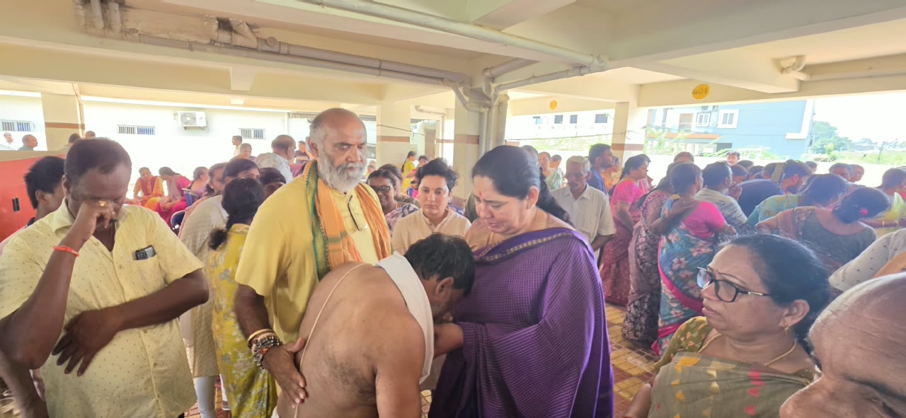 అమెరికా రోడ్డు ప్రమాదంలో మృతి చెందిన దారం సుప్రియకు మాజీ మంత్రి సత్యవతి రాథోడ్ ఘన నివాళులు