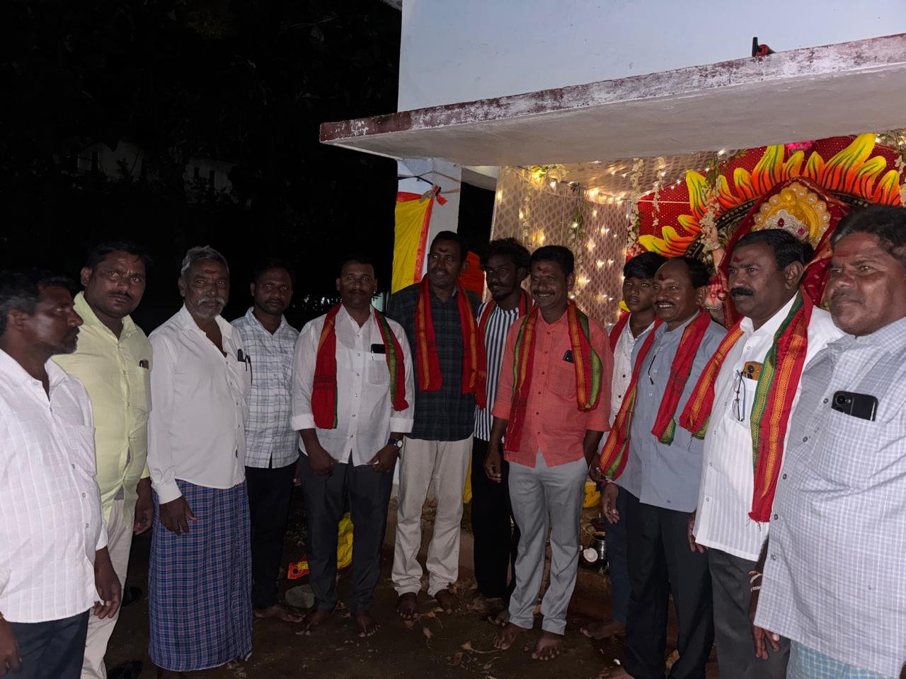 దుర్గామాత నవరాత్రి ఉత్సవాలకు రూ.10 వేల ఆర్థిక సహాయం