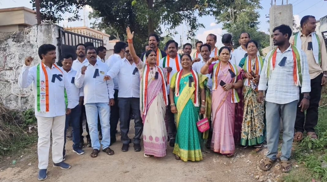 సీఈసీ రాజీనామా చేయాలని డిమాండ్.. అరకు పోలీస్ స్టేషన్ వద్ద కాంగ్రెస్ నిరసన