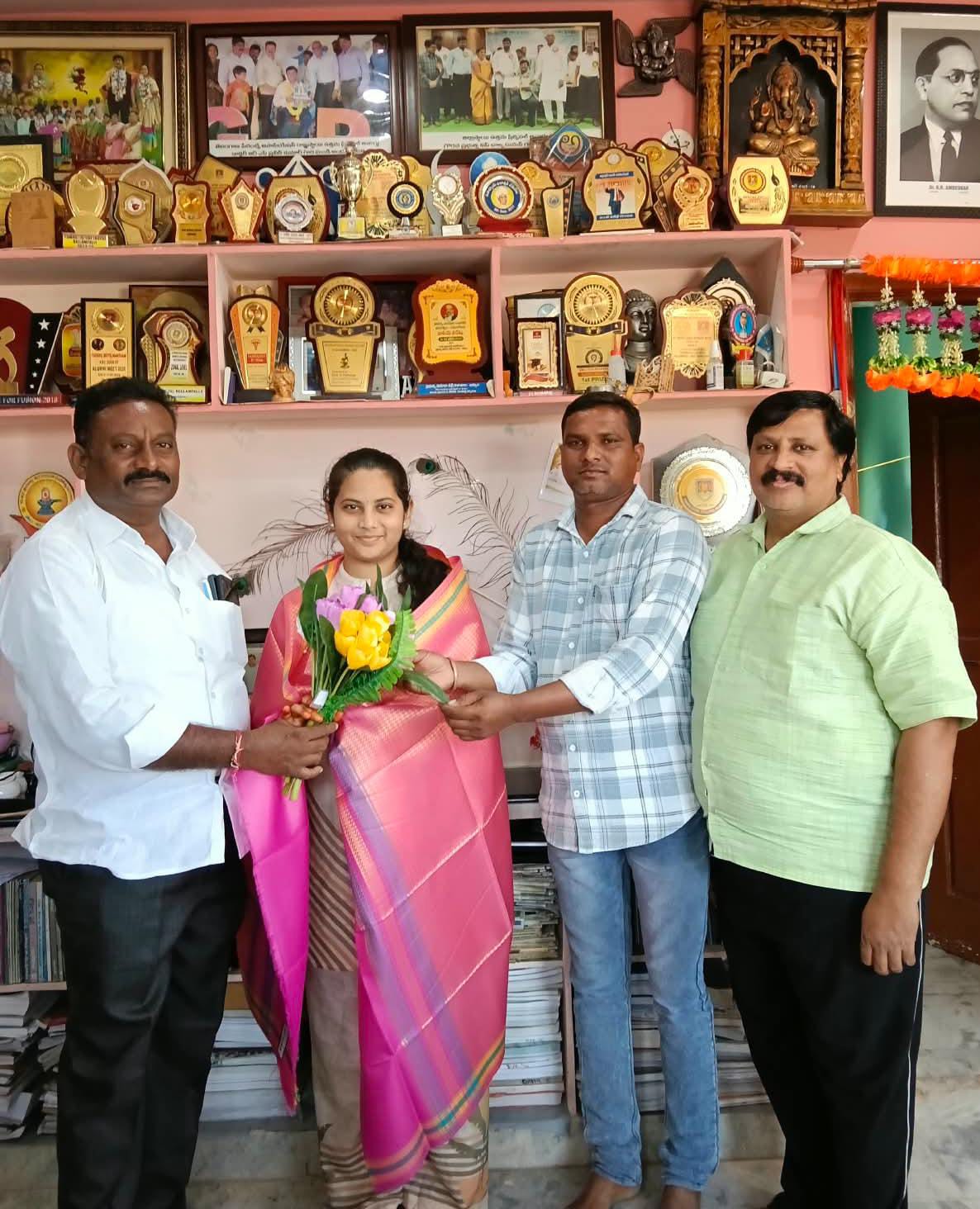 వైద్య రంగంలో ప్రతిభ సాధించిన ఐనాల సాయి లిఖిత కు ఘనంగా సన్మానం.