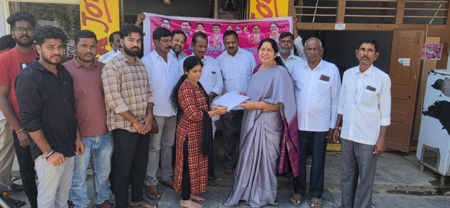 డోర్నకల్‌లో గ్రాడ్యుయేట్ ఎమ్మెల్సీ ఓటర్ నమోదు కార్యక్రమంలో పాల్గొన్న మాజీ మంత్రి సత్యవతి రాథోడ్