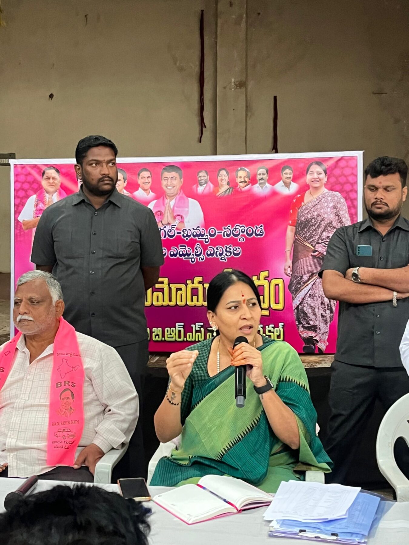 డోర్నకల్ మండల కేంద్రంలో బీఆర్ఎస్ పార్టీ ఆధ్వర్యంలో ఎన్నికల సన్నాహక సమావేశం నిర్వహించిన మాజీ ఎంపీ మాలోత్ కవిత