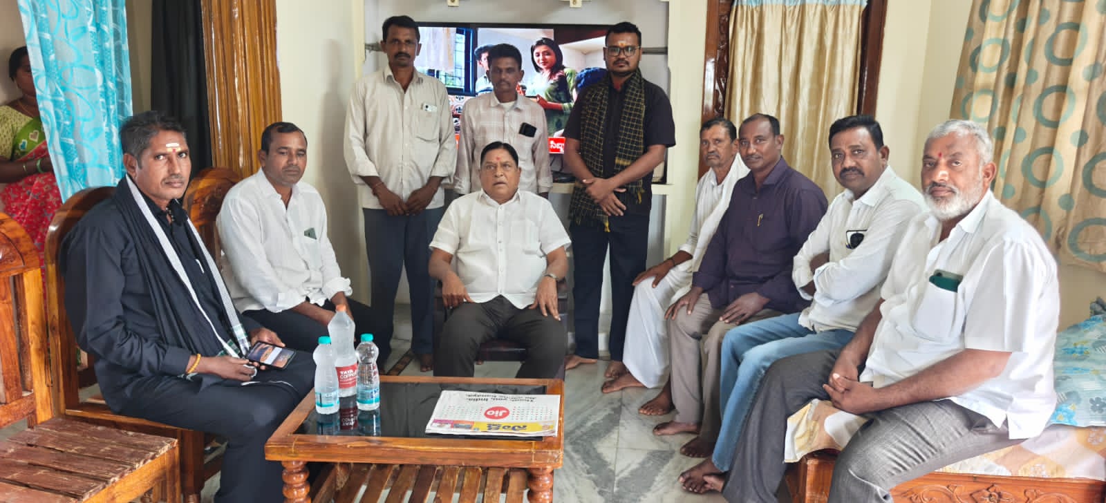 వెన్నుముక శస్త్రచికిత్స చేయించుకున్న మామిండ్ల వెంకన్నకు మాజీ ఎమ్మెల్యే డీఎస్ రెడ్యా నాయక్ పరామర్శ