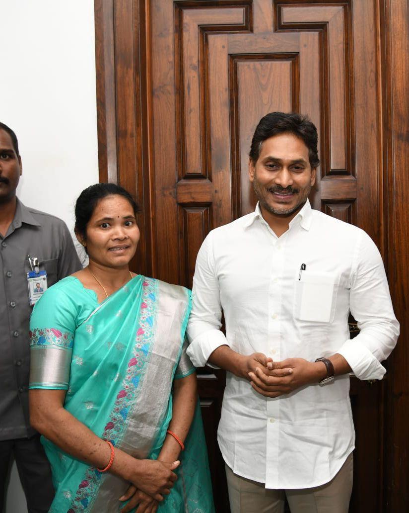 అరకు జడ్పీటీసీ అభ్యర్థిగా అవకాశం కల్పించండి: కొర్ర రాధిక విజ్ఞప్తి