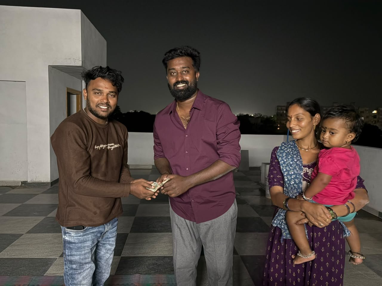 బుధరావుపేట లో జరిగే దసరా ఉత్సవాల కు 10116 రూపాయలు విరాళంగా ఇచ్చిన. తాళ్లపల్లి కావ్య శ్రీకాంత్ గౌడ్..